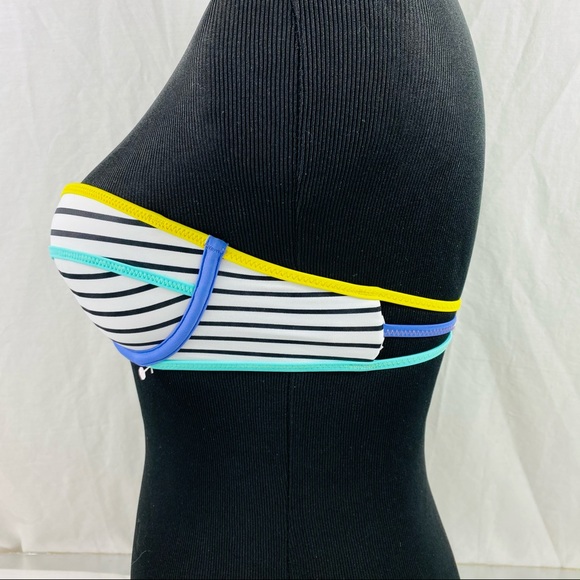 Victoria's Secret The Flirt Bandeau Bikini Top 32C - Picture 3 of 10